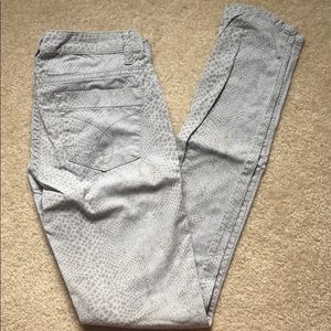 Calvin Klein Skinny Jean in Gray Snake LIKE NEW
